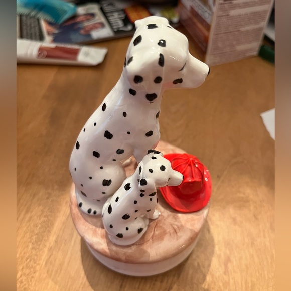 Otagiri Dalmatian with Fire Hat Music Box - vintage 1980โs ๐๐๐จ - Picture 6 of 9